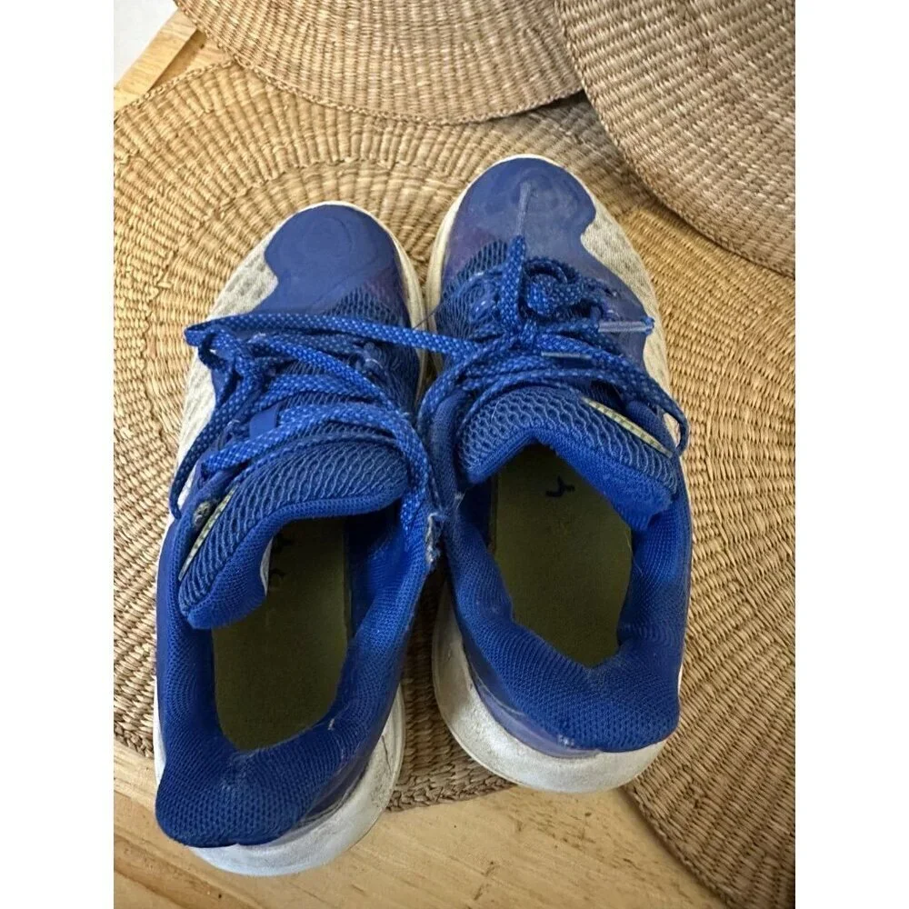 Under Armour Curry youth size 4.5 sneakers
